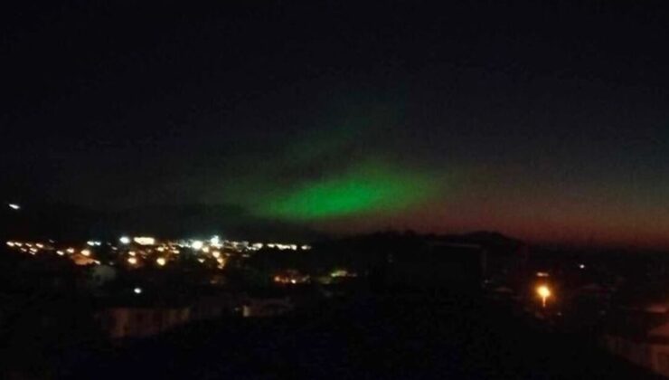 Fethiye semalarında mor ve yeşil ışıklar görüldü