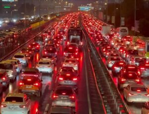 İstanbul’da trafik yoğunluğu yüzde 83’e çıktı