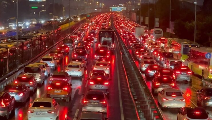 İstanbul’da trafik yoğunluğu yüzde 83’e çıktı