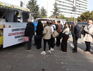 İYİ Parti, Atatürk için lokma dağıttı