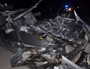 Kütahya’da otomobil TIR’a çarptı: 1 ölü