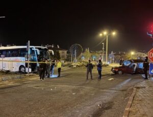Nevşehir’de tur otobüsü ile otomobil çarpıştı: 2 ölü, 3 yaralı