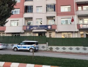 Polis memuru mescitte hayatına kıydı!
