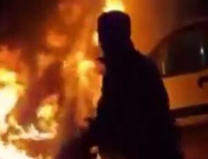 Seyir halindeyken alev alan araçtaki 5 kişiyi ceza infaz kurumu personeli kurtardı