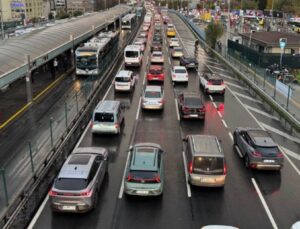 İstanbul’da yağmur trafiği kilitledi: Yüzde 80!