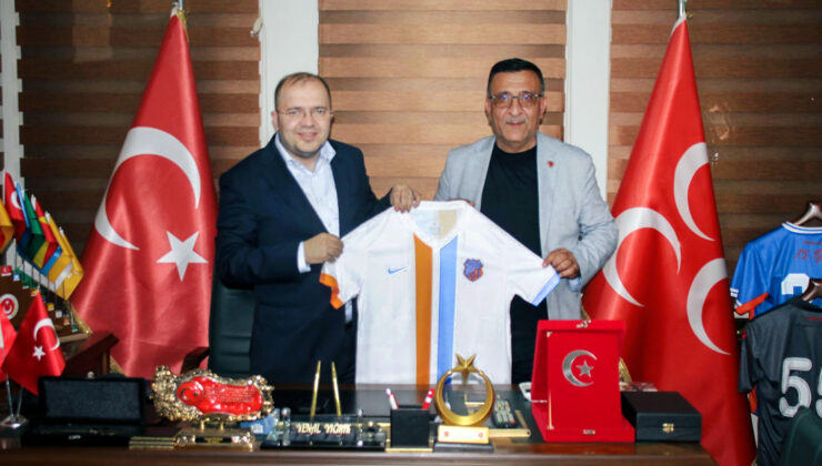 Öz Alibeyköyspor’dan MHP Eyüpsultan İlçe Başkanı Yenal Yığrık’a Hayırlı Olsun Ziyareti